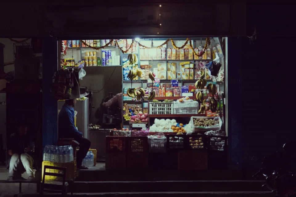 Kệ gạo và mì